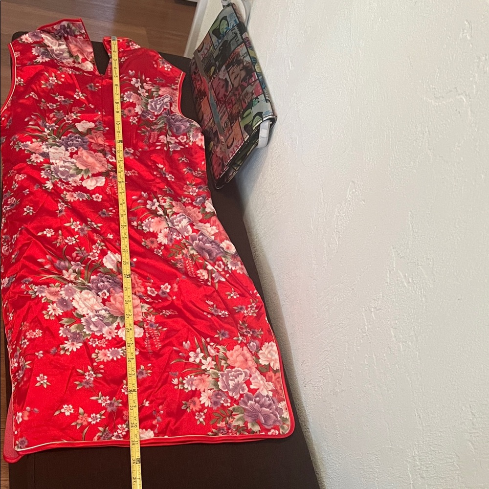 Chic Red Floral Midi Dress - Picture 3 of 7